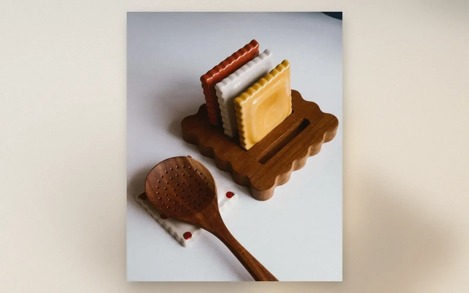 Ceramic biscuit spoon rest — decorative cracker-shaped holders with wooden stand