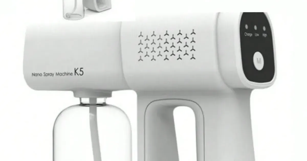 Weiße K5 Nano Spray Machine mit Digitaldisplay, drei Sprühmodi und angesetzter klarer Flasche