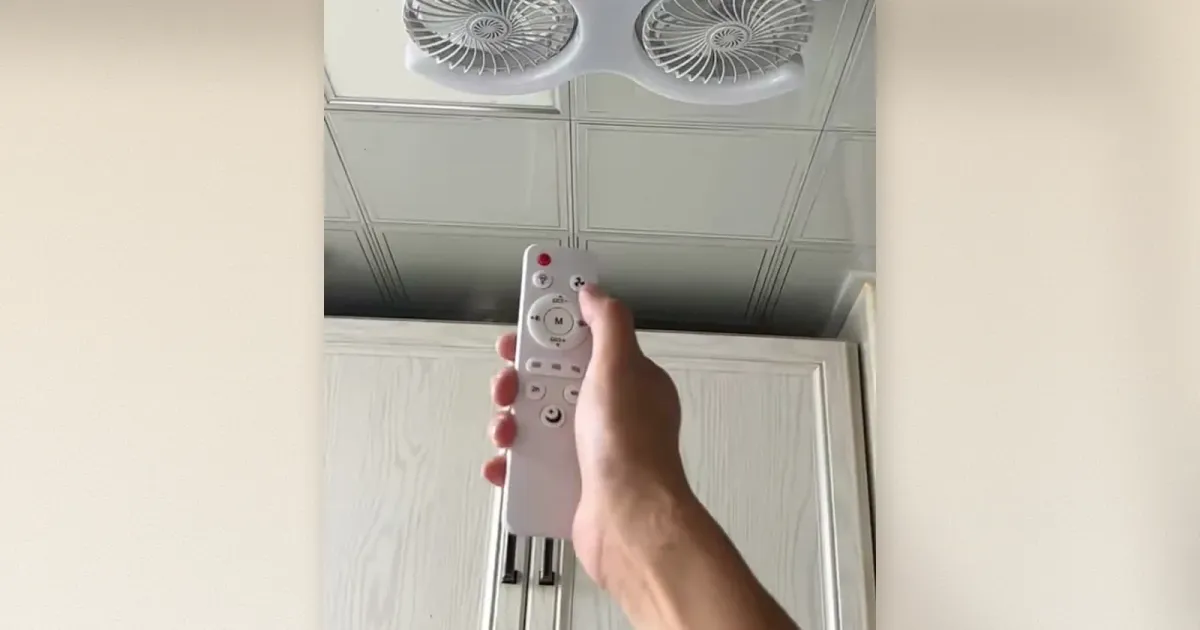 Dual-Head Deckenventilator mit Fernbedienung, an der Decke montiert