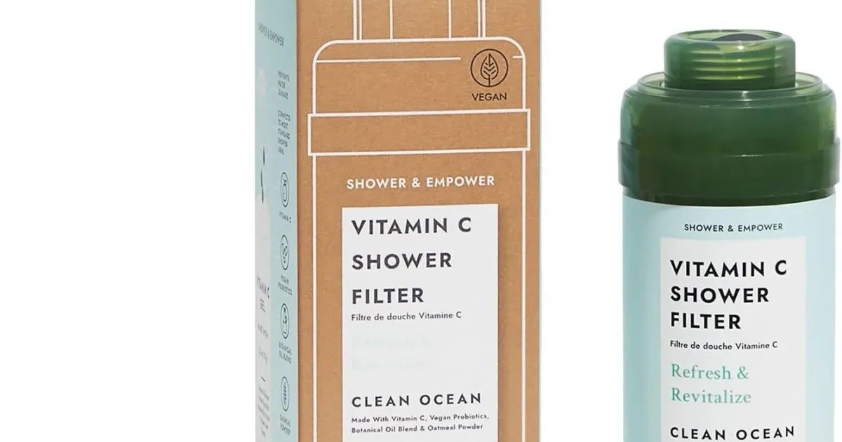 VOESH Clean Ocean Vitamin-C-Duschfilter-Patrone neben ihrer Mint-Karton-Verpackung
