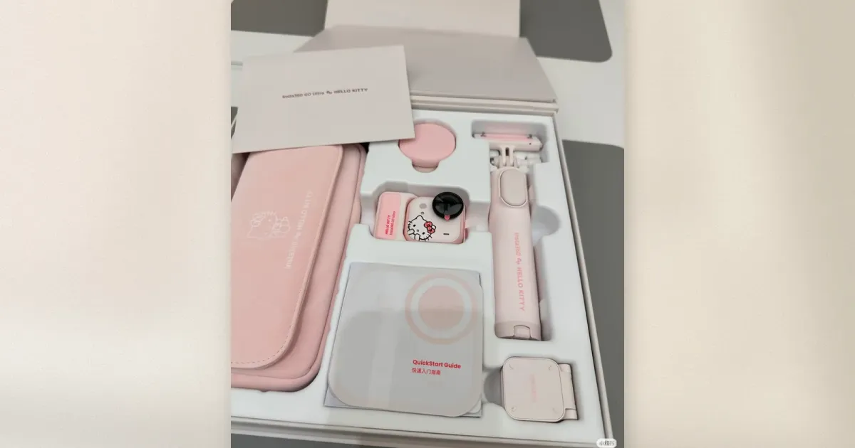 Insta360 GO Ultra Hello Kitty Geschenkbox mit Kamera, Griff, Anhänger-Mount und rosa Tasche