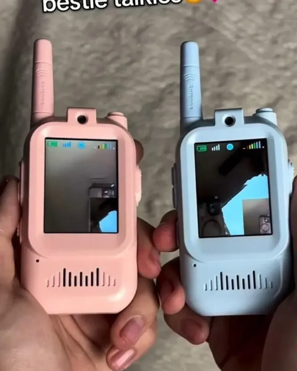 Walkie-Talkie-Einheit mit Kamera-Display und Lautsprechergrill