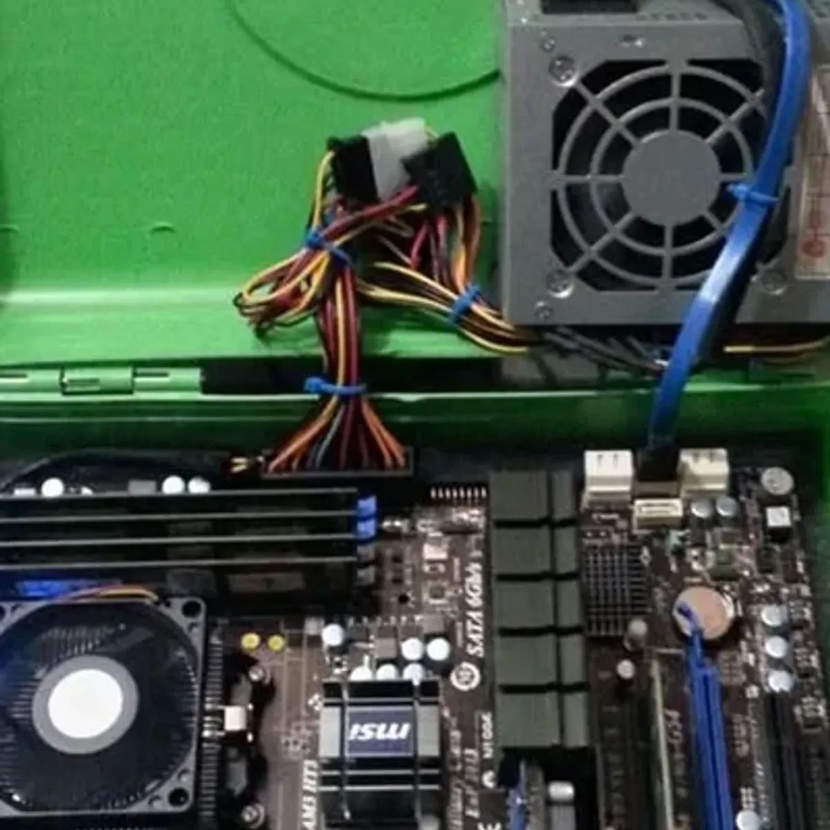 Complete lunchbox build with cables routed and components mounted