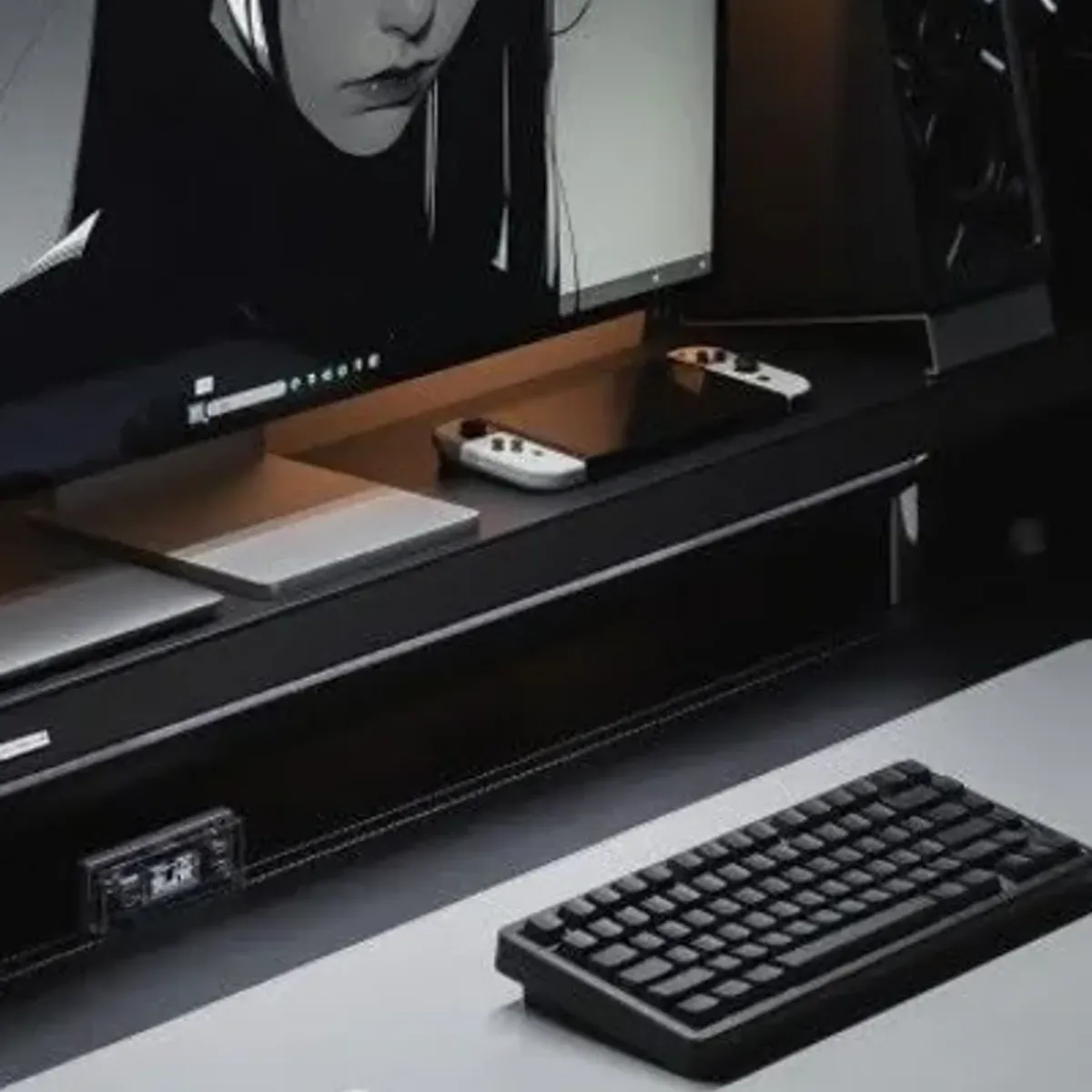 Flip-clock tablet and wooden tray detail