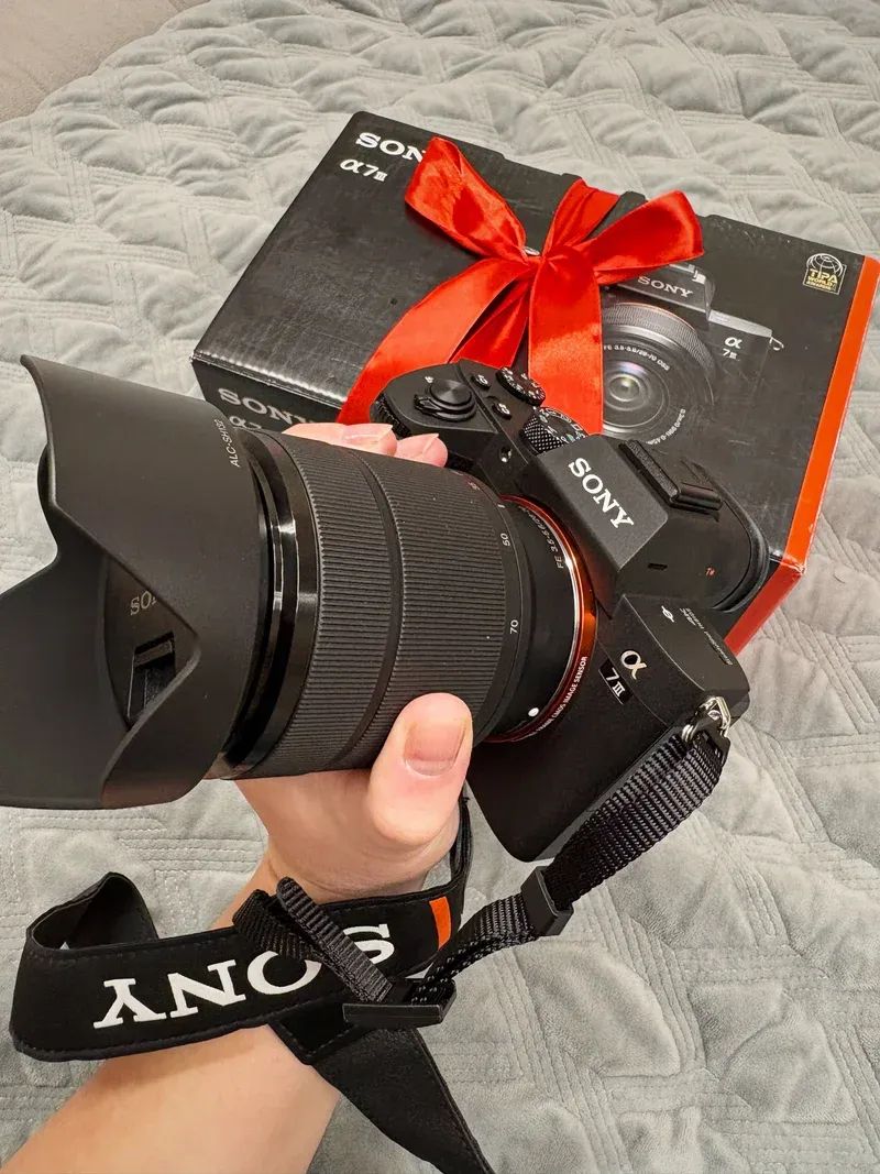 Sony A7III with FE 28-70mm kit lens on original box